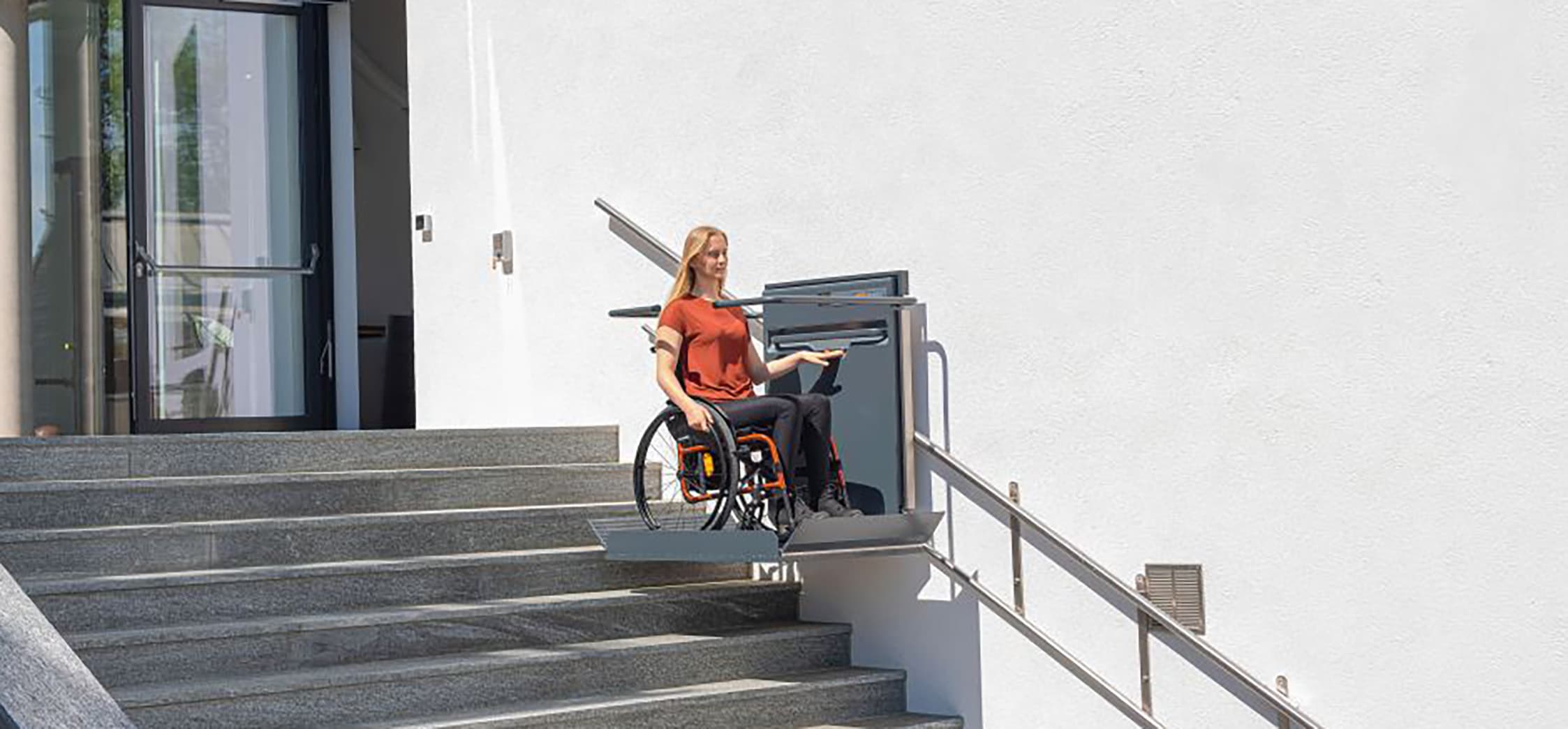 Rollstuhllifte für gerade Treppen im Innen- und Aussenbereich