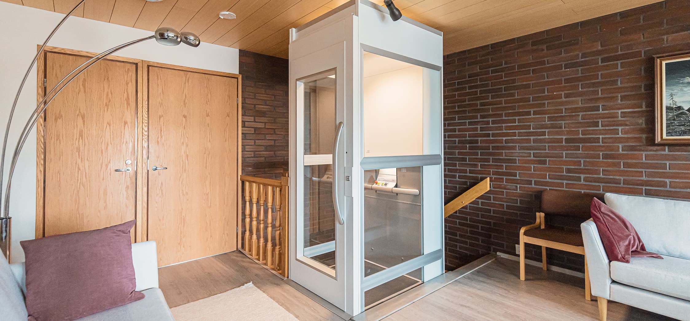 Der Kleinlift Cibes A4 als platzsparende Aufzugslösung im Einfamilienhaus